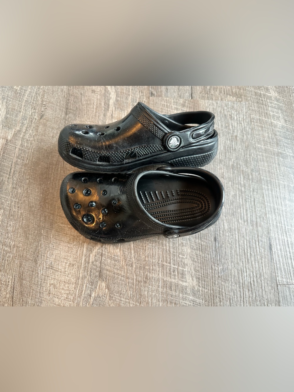 GUC Shiny Black CROCS J1